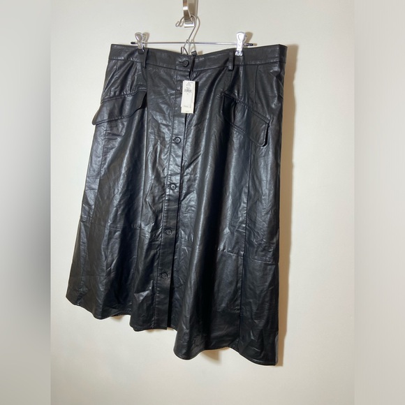 Banana Republic Black VEGAN LEATHER MIDI SKIRT  Size 18 NWT New $120 - Picture 3 of 9